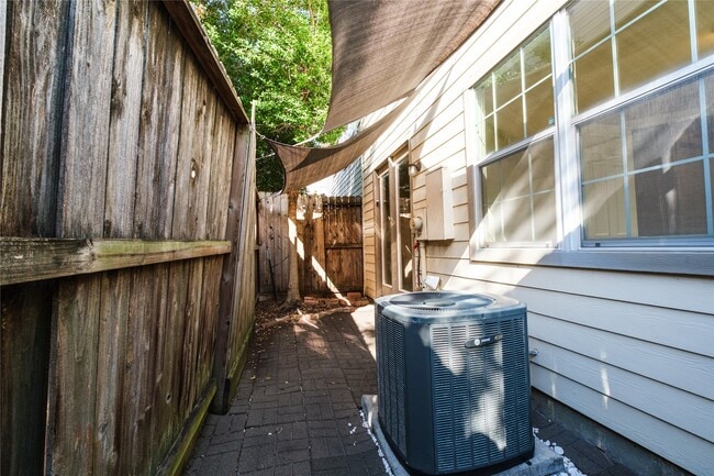 Building Photo - 2733 Sherwin St