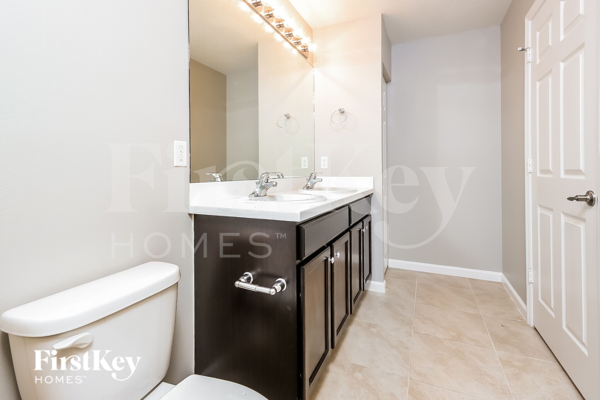 Building Photo - 511 SW Nadell Ave