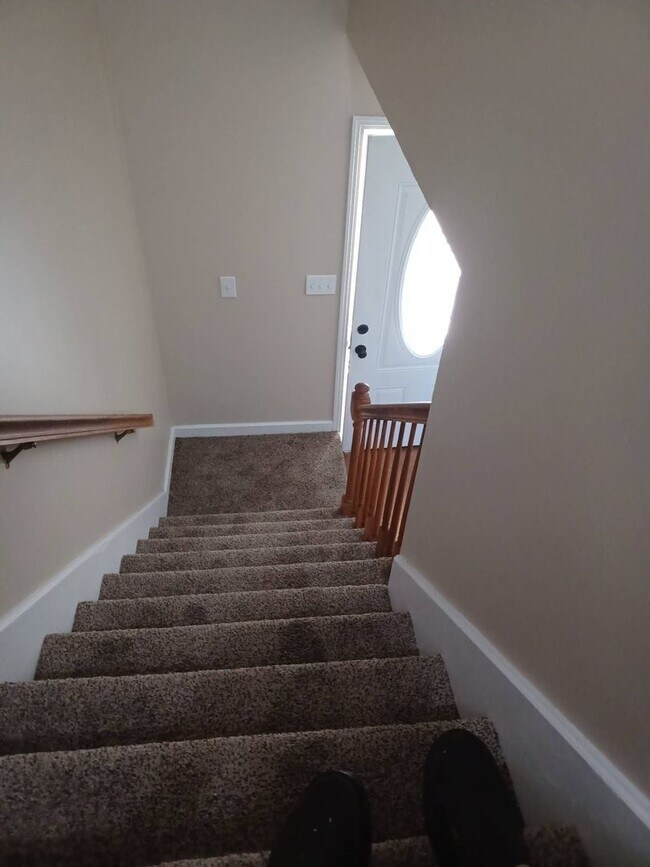 Building Photo - 421 Bluff Dr