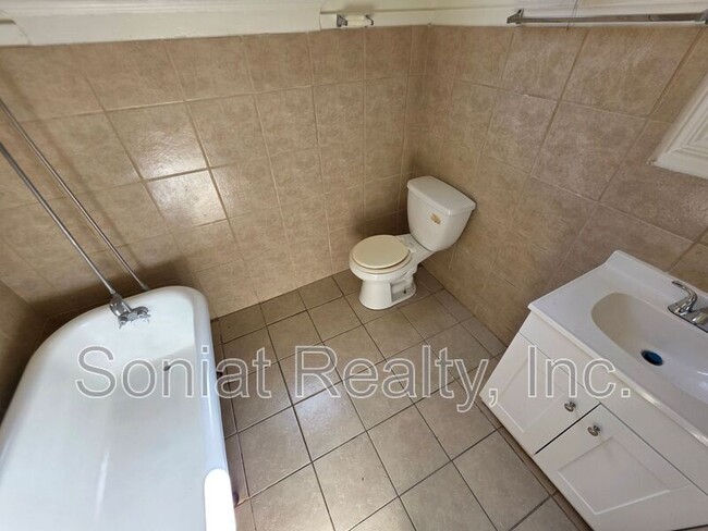 Building Photo - 311 S Scott St