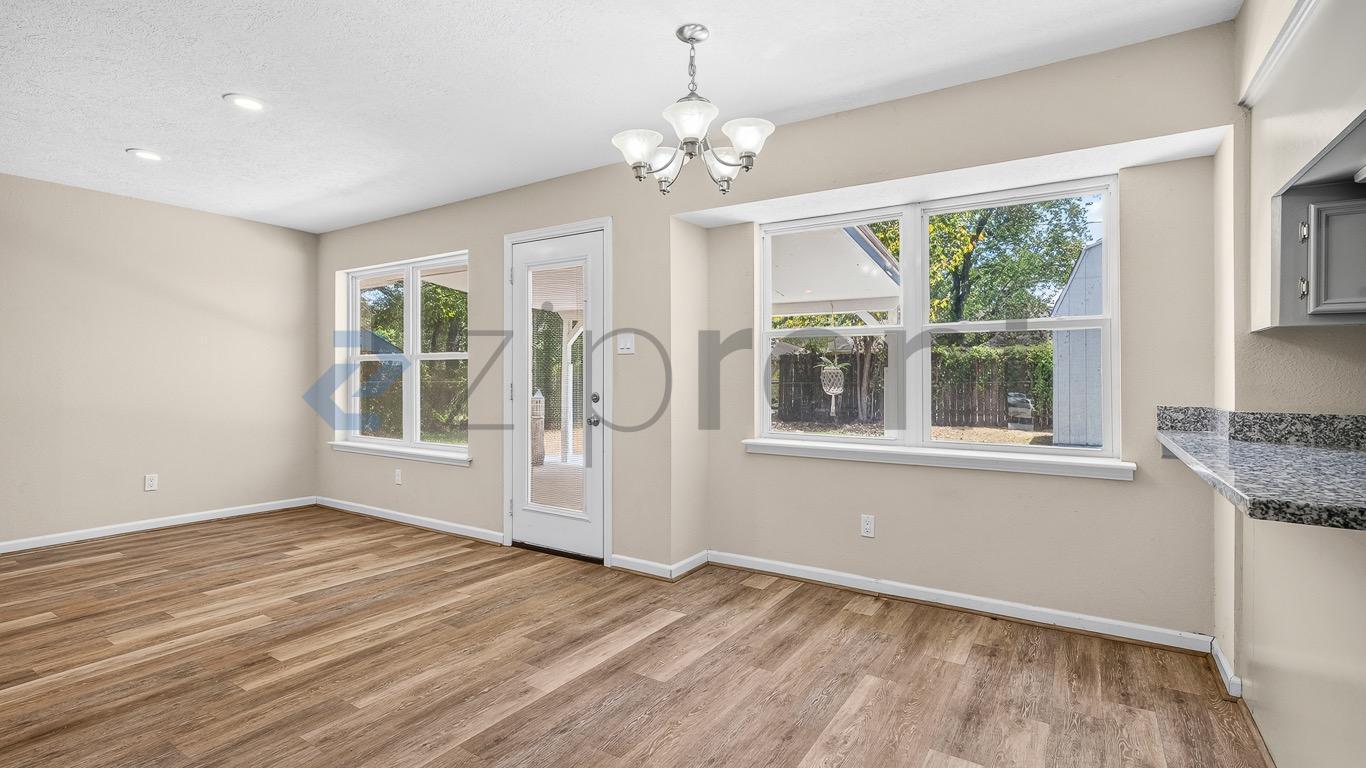 Building Photo - Unit