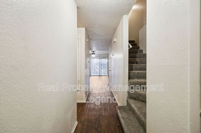 Building Photo - 8109 Silver Creek Rd