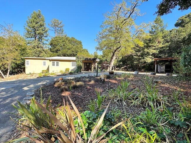Building Photo - 225 Lindenbrook Rd