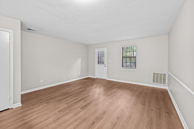 Building Photo - 646 Valley Crest Dr