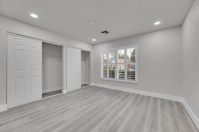 Building Photo - 13048 Meadowbreeze Dr