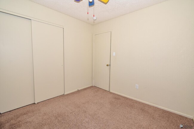 Building Photo - 8840 E 38th Ln