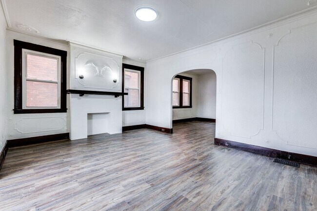 Building Photo - 609 E Warrington Ave