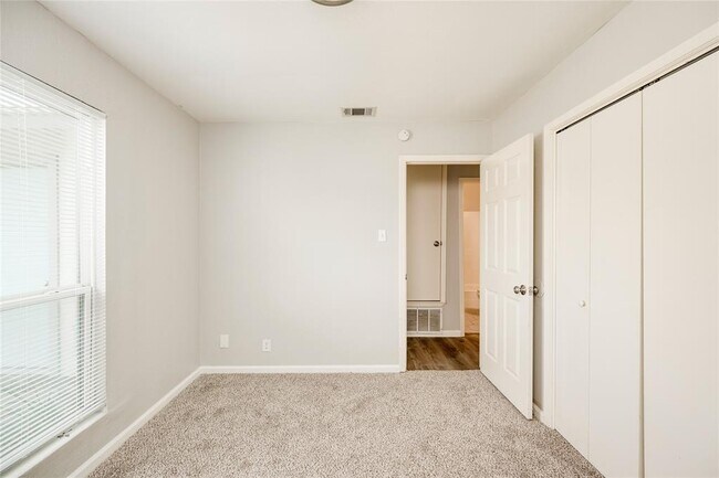 Building Photo - 915 Chisholm Cove