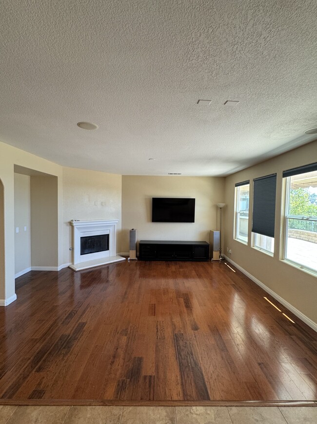 Building Photo - 851 Antilla Way