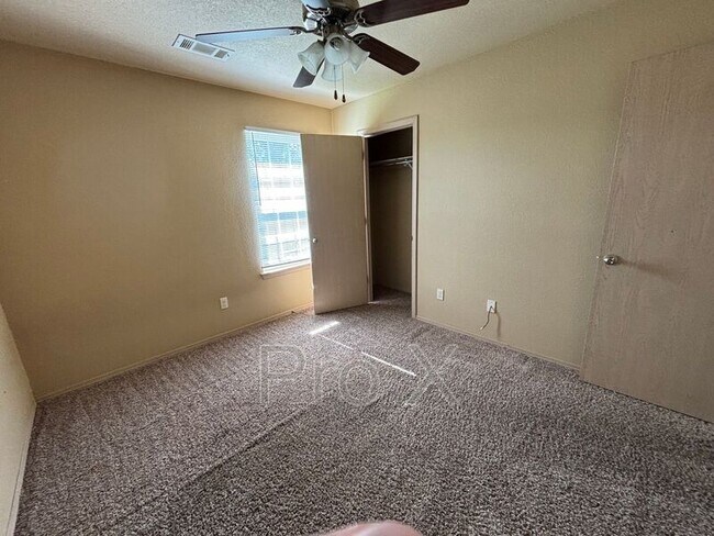 Building Photo - 3304 SW Victoria Pl