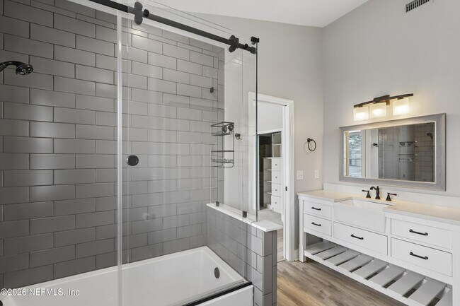 Building Photo - 204 Crosstern Ct