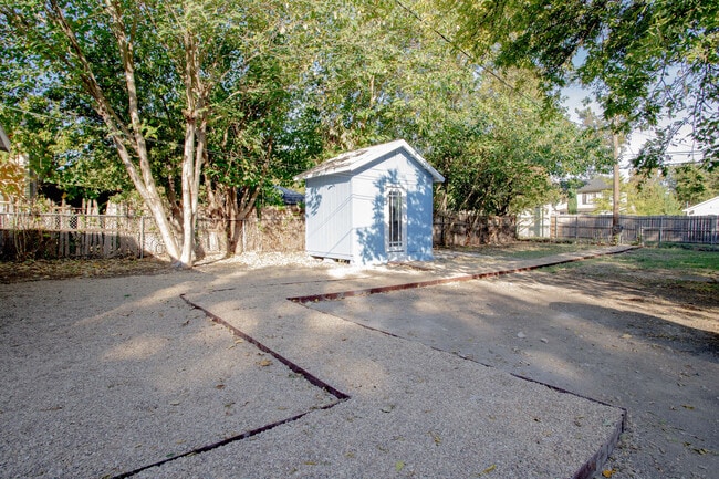 Building Photo - 2855 Sharon St