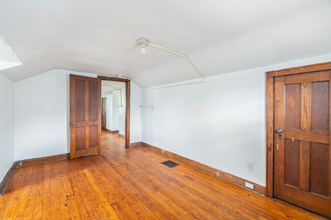 Building Photo - 1609 Dunbar St