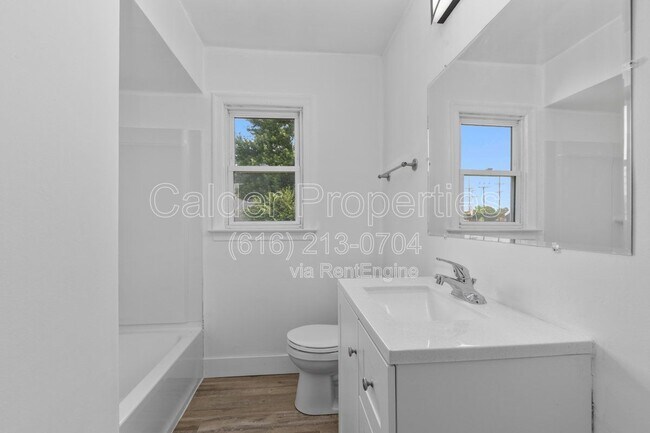 Building Photo - 105 Morning Glory St SW