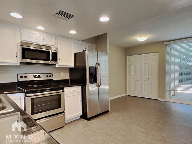 Building Photo - 930 S Dobson Rd
