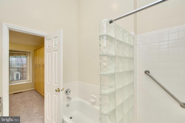 Building Photo - 6136 Summer Park Ln