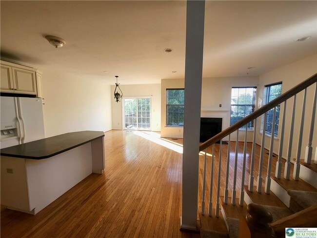 Building Photo - 5215 Spring Ridge Dr E