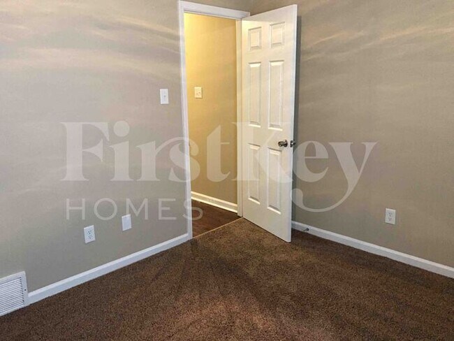 Building Photo - 6577 Cross Oak Dr