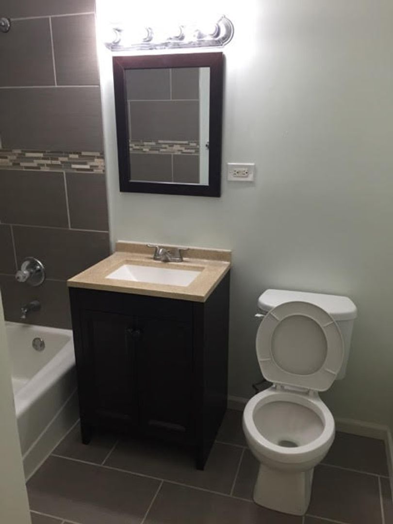 Building Photo - 7632 S Stewart Ave