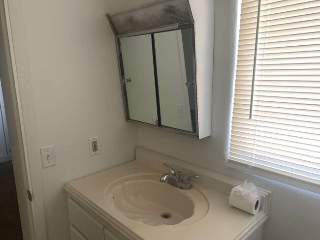 Building Photo - "Cozy Desert Oasis: Charming 2-Bed, 2-Bath...
