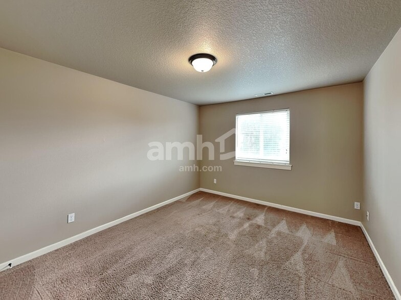 Building Photo - 468 Tulip Ave