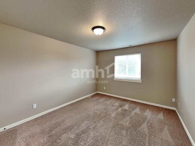 Building Photo - 468 Tulip Ave