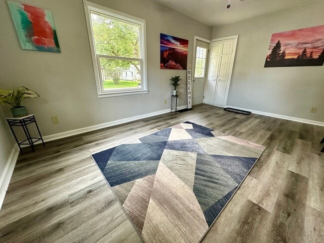 Building Photo - 2 bed, 1 bath home for rent in Waterloo