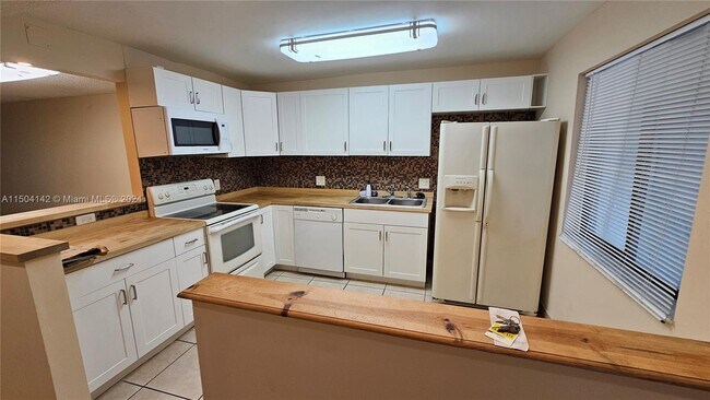 Building Photo - 16531 Blatt Blvd