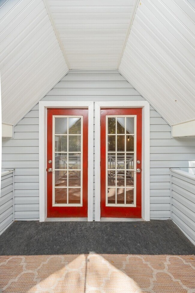 Building Photo - 728 Willow Wood Pl