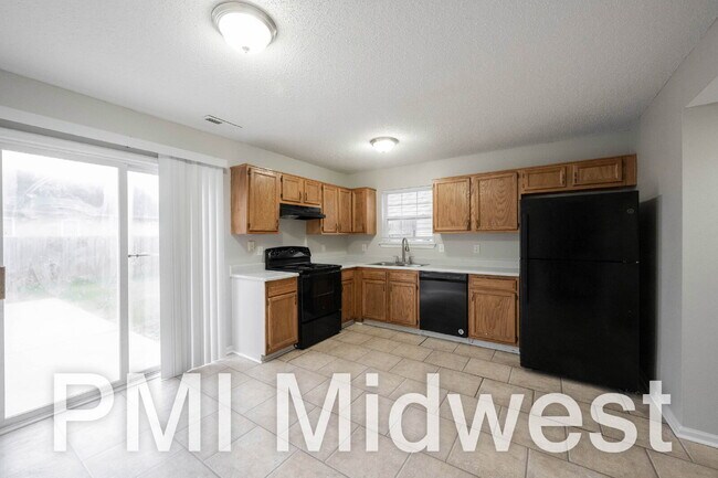 Building Photo - "Charming 4-Bed Family Home with Spacious Layout in Indianapolis!"