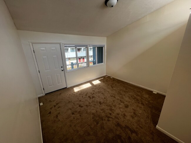 Building Photo - 171 Hutton St