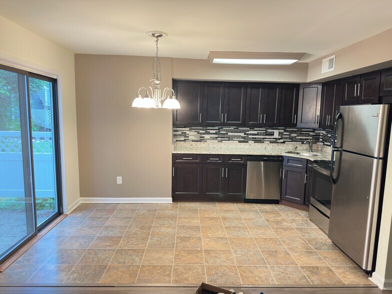 Building Photo - 1001 Berwyck Ct