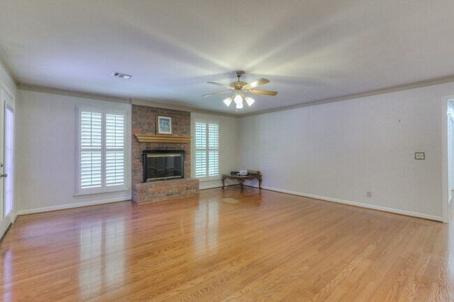 Building Photo - 2303 Friendship Dr