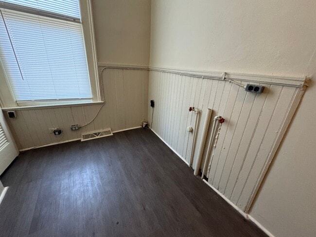 Building Photo - Large 4/2.5 House in S Rome $1,395