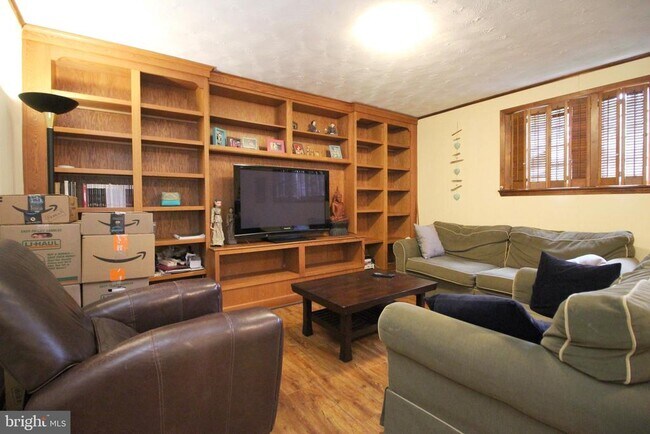Building Photo - 304 Timber Ln