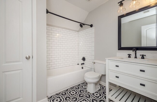 Building Photo - 4893 Somerset Dr