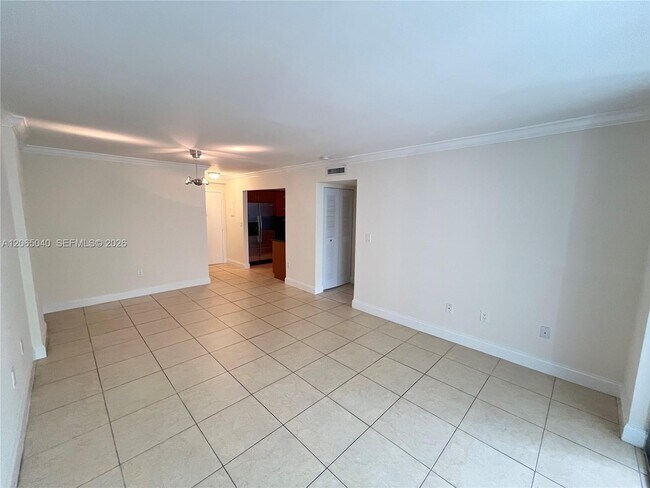 Building Photo - 1605 Bay Rd