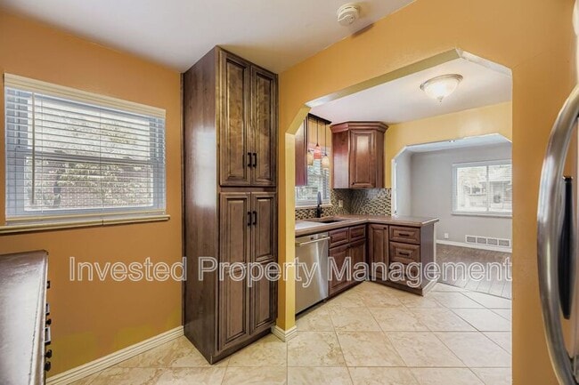 Building Photo - 6045 Marshall Ct