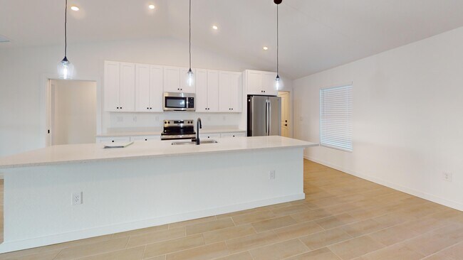 Building Photo - 2028 NE 6th Ave