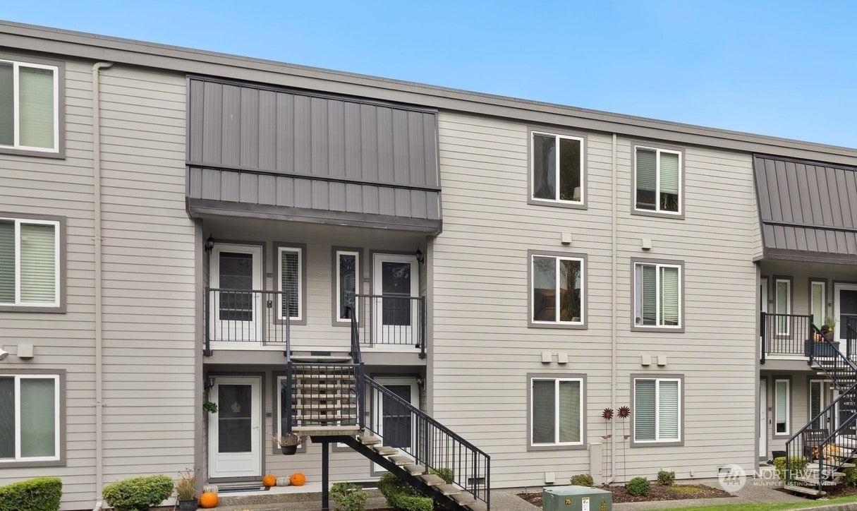 Top Right - A202 - 4100 Lake Washington Blvd N