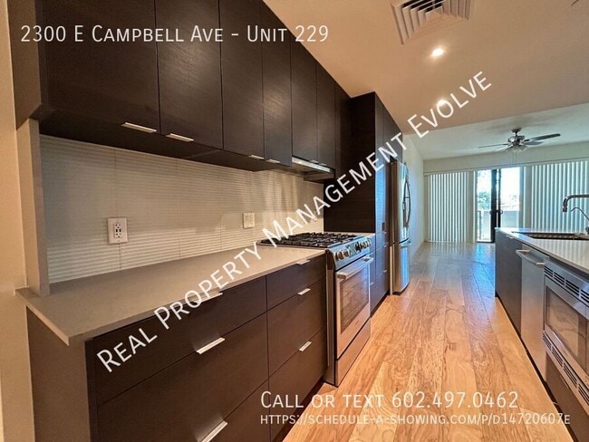 Building Photo - Luxurious Living In This High-end Condo! *...