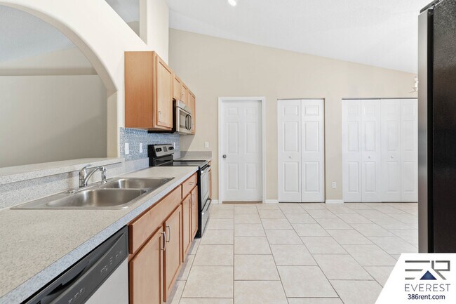 Building Photo - 15 Firtree Ln