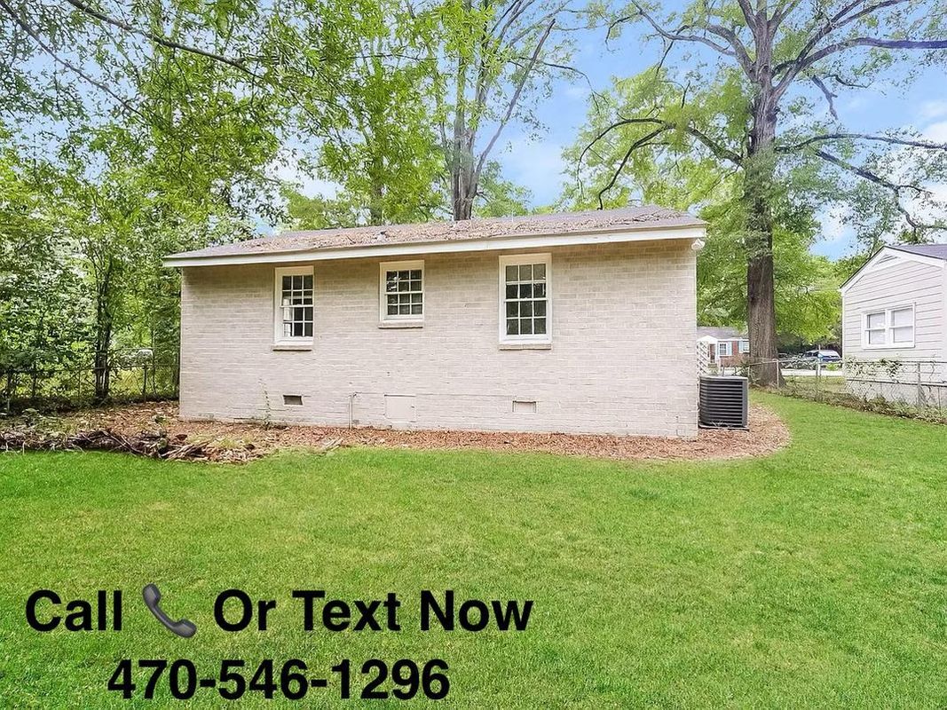 Building Photo - 2437 Pye Ave