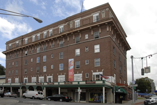 2-8 W Main St - Maverick/Snyder Apartments