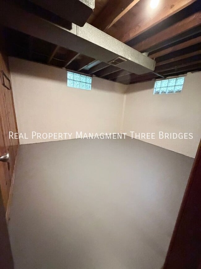 Building Photo - 7025 Richwood Ln