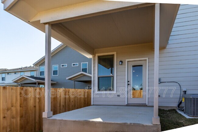 Building Photo - 10351 Lynwood Crk