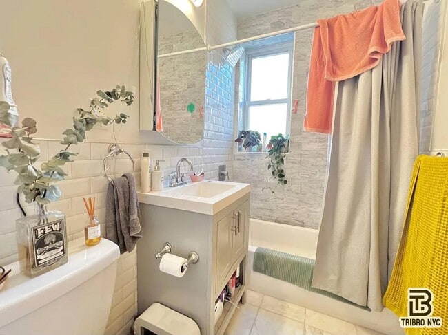 Building Photo - Prime 1-Bedroom Apartment – The Bushwick D...