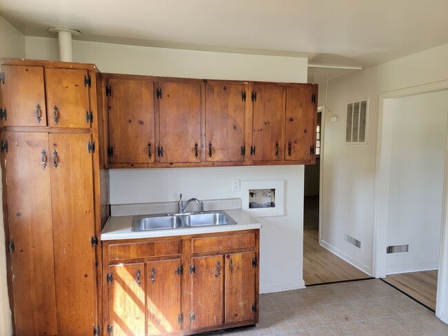 Building Photo - 2 Bedroom Duplex