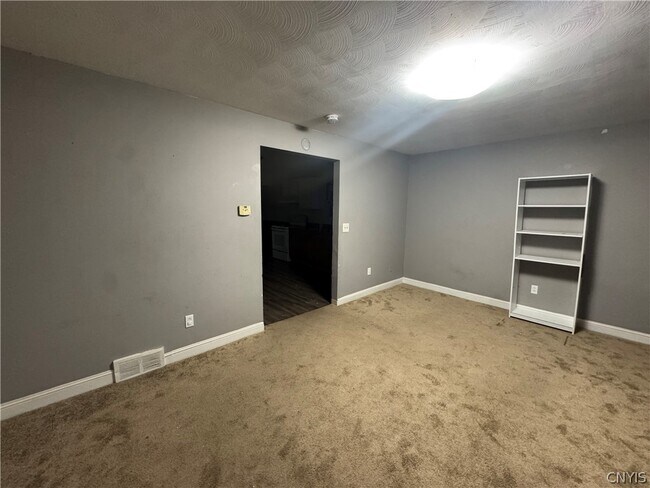 Building Photo - 109 1st St