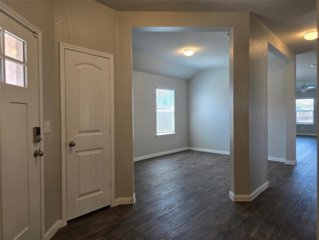 Building Photo - 101 Stellamar Dr